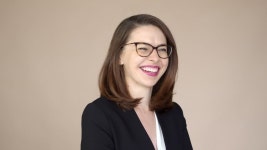 안경을 쓰고 웃고 행복한 사업가의 초상화 무비클립, 동영상, 영상,HD 영상, HD 비디오, HD 비디오클립. 무비클립 191129347