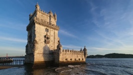 리스보아(Lisboa)의 유명한 관광 랜드마크이자 관광 명소인 벨렘 타워(Belem Tower) 또는 세인트 빈센트 타워(Tower of St Vincent)는... 
