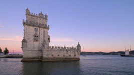 리스보아(Lisboa)의 유명한 관광 랜드마크이자 관광 명소인 벨렘 타워(Belem Tower) 또는 세인트 빈센트 타워(Tower of St Vincent)는 황혼... 