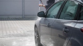 남자는 차를 세차한다 무비클립, 동영상, 영상,HD 영상, HD 비디오, HD 비디오클립. 무비클립 223845270