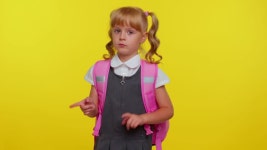 노란색 스튜디오 배경입니다. 십대 교육, 다시 학교로, 연구 무비클립, 동영상, 영상,HD 영상, HD 비디오, HD 비디오클립. 무비클립 188540105