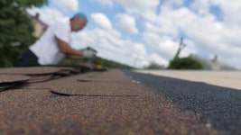 부드러운 지붕을 놓는 것. 건설은 높이에서 작동합니다. 무비클립, 동영상, 영상,HD 영상, HD 비디오, HD 비디오클립. 무비클립 205190539