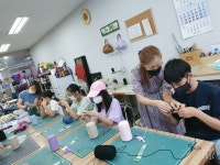 손으로 하는 가죽공예 - 경기이룸학교 손으로 하는 가죽공예   