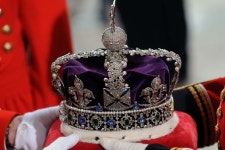 [300+] Crown Pictures | Wallpapers.com