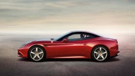 Download Stunning Ferrari California T in Action Wallpaper | Wallpapers.com