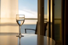 [100+] Glass Of Water Pictures | Wallpapers.com