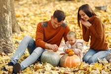 [100+] Fall Family Pictures | Wallpapers.com