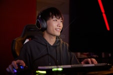 청년 남성 Pc 방 에서 밤 새 워 컴퓨터 게임 을 하 다 사진 무료 다운로드 - Lovepik 청년 남성 Pc 방 에서 밤 새 워 컴퓨터 게임 을 하 다