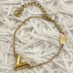 チャームタ 美品⭐️ルイヴィトン ブレスレットの通販 by Honanies shop｜ラクマ エッセンシャルV イニシャル ゴールド がある