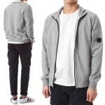 씨피컴퍼니 렌즈와펜패치 지퍼포켓 넥로고라이닝 코튼 집업 (그레이)08CMSS132A M93