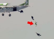 낙하산 없이 7620m 상공서 뛰어내린 남자 - 헤럴드경제 낙하산 없이 7620m 상공서 뛰어내린 남자