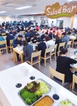 [건강한 회삿밥 - 인천시청 직원식당] 매일 점심마다 ‘로컬푸드 한상’…날 좋아도 북적이는 구내식당 - 헤럴드경제 [건강한 회삿밥 - 인천시청... 