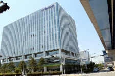 “코로나 극복 위한 새로운 비행!” 에어부산, ‘무착륙 학습비행’ 첫 선 - 헤럴드경제 “코로나 극복 위한 새로운 비행!” 에어부산, ‘무착륙... 