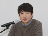 이준석 이재명, 선생님 돼 애들 때려…가장 무서운 건 이런 것 - 헤럴드경제 이준석 이재명, 선생님 돼 애들 때려…가장 무서운 건 이런 것