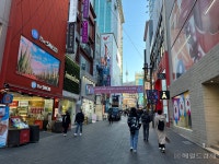 되살아난 명동 [부동산360] - 헤럴드경제 [르포] “깔세로 입점했다 가게 계약 했어요”…돌아온 외국인, 되살아난 명동 [부동산360]