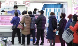 이번엔 ‘반값 삼겹살’…“또 ‘마트 오픈런’ 해야할까? 혹시 ‘미끼... “또 ‘마트 오픈런’ 해야할까? 혹시 ‘미끼 상품’?” [언박싱]