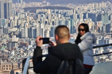 “강남 집값도 2억씩 떨어졌대” 서울 아파트 평균 매매가 10억 무너졌다[부동산360] - 헤럴드경제 “강남 집값도 2억씩 떨어졌대” 서울... 