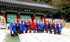 경주 숭무전서 김해 김씨 · 허씨 추향대제 봉행 - 헤럴드경제 경주 숭무전서  김해 김씨 · 허씨 추향대제 봉행