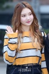 프리스틴 성연, 꼬집어 보고 싶은 볼살! (뮤직뱅크 출근길) | 서울경제 프리스틴 성연, 꼬집어 보고 싶은 볼살! (뮤직뱅크 출근길)