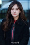 구구단 세정, 얼굴이 말해주는 오늘의 기온 (뮤직뱅크 출근길) | 서울경제 구구단 세정, 얼굴이 말해주는 오늘의 기온 (뮤직뱅크 출근길)