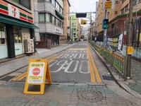 액셀밟고 불법주차 슥…여전히 위태로운 스쿨존 등하굣길 | 서울경제 액셀밟고 불법주차 슥…여전히 위태로운 스쿨존 등하굣길