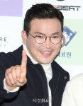MC딩동, 음주운전 적발되자 경찰차 들이받고 도주하다 검거 | 서울경제 MC딩동, 음주운전 적발되자 경찰차 들이받고 도주하다 검거