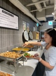 반찬 스무개에 이 가격 실화?…가성비 뷔페, 어디 또 있나요 | 서울경제 반찬 스무개에 이 가격 실화?…가성비 뷔페, 어디 또 있나요