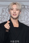 세븐틴 호시, 호랑해는 잠시 넣어 두고 [SE★포토] | 서울경제 세븐틴 호시, 호랑해는 잠시 넣어 두고