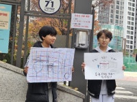 [르포] 잘할 거야, 지난 3년을 응원해…수능 결실을 꿈꾸며 나누는 뜨거운 포옹 | 서울경제 잘할 거야, 지난 3년을 응원해…수능 결실을... 