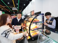 세븐일레븐 미래형 매장 뉴웨이브 가맹 1호점 대전에 오픈 | 서울경제 세븐일레븐 미래형 매장 뉴웨이브 가맹 1호점 대전에 오픈