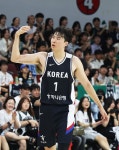 '이현중 더블더블 활약' 농구 대표팀, 일본과의 평가전 2연승 | 서울경제 '이현중 더블더블 활약' 농구 대표팀, 일본과의 평가전 2연승