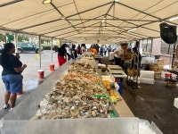 Holiday weekend draws big crowds at Captain White’s Seafood - WTOP News