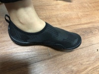 멋 아쿠아슈즈 특성인지 신발신는 입구부분이 살짝 조이는 느낌이나요. 남녀공용인것같은데 남자는 많이 조일것...상품 사용후기 - 7일간의 휴가