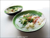 제철 식재료 이용한 별미음식 - 아욱 감자 수제비 ::: 82cook.com
