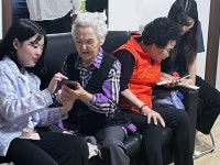 (4.3.4) ‘아주대학교 사회봉사단’ 연계 경로당 디지털 교육 진행 | 아주지속가능발전센터