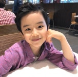 This adorable child actor is capturing the hearts of K-Drama...