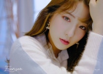 Cosmic Girls release cool-tone individual photos of Eunseo & Bona for winter comeback | allkpop Cosmic Girls release cool-tone... 