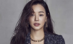 Honey Lee offered lead role in upcoming movie Clemente Course | allkpop Honey Lee offered lead role in upcoming movie Clemente... 
