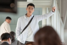 Netizens think Park Seo Joon could still pass as a high schooler even though hes 33-years-old | allkpop Netizens think Park Seo... 