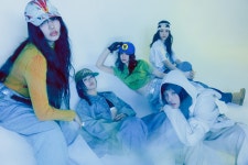 NewJeans play with colors in teaser images for Japan debut single Supernatural | allkpop NewJeans play with colors in teaser... 