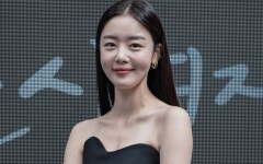 Discord rumors among former SECRET members escalate as Han Sun Hwa skips out on Song Ji Euns wedding and disables social media... 