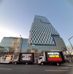 to SM headquarters for 2 weeks straight, protesting SMs neglect of RIIZE | allkpop RIIZE fans send protest trucks to SM... 