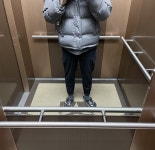 177/73 남성이 입었을 때 종아리, 허벅지가 아주 편하네요. 기장은 복숭아뼈 위로 떨어 REVIEW - 안다르 177/73 남성이 입었을 때... 