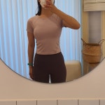 전에 2사이즈샀는데 4가 더 편하고 운동하기에도 좋아요! 근데 이 제품만 가슴캡부분이 REVIEW - 안다르 전에 2사이즈샀는데 4가... 