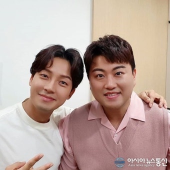 허경환, '트바로티' 김호중과 '스탠드 업' 출연 인증샷 공개