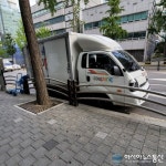 강남구 역삼로 도로는 쿠팡배달차량 불법 주정차 시민들 떡 하니 저러면 힘들죠...