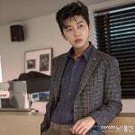 임영웅, 웰메이드 화보 속 훈훈한 비주얼 눈길