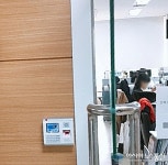 [단독] 은평구청, 마스크 착용 의무화 시행 첫날 '노 마스크' 강행…내방객 안전 '나 몰라라'