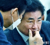 대화 하는 소병훈 농링축산식품위원회 위원장