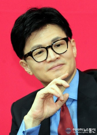 생각하는 한동훈 국민의힘 비상대책위원장